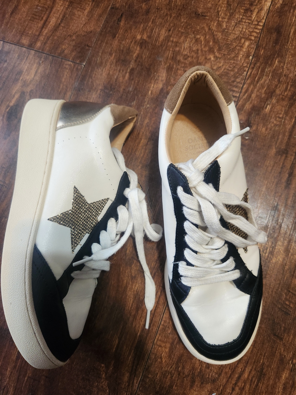 Oasis Eliana Vintage Star White and Black Platform Sneakers
